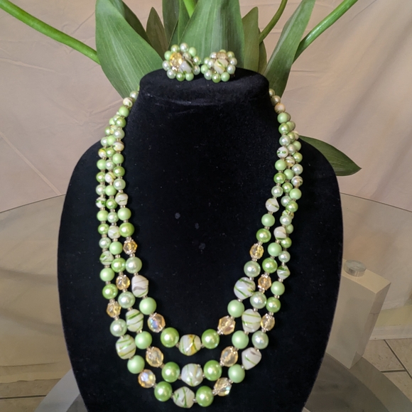 Vintage Japan Long Triple Acrylic Green And Gold Beads With Earrings - Picture 1 of 9